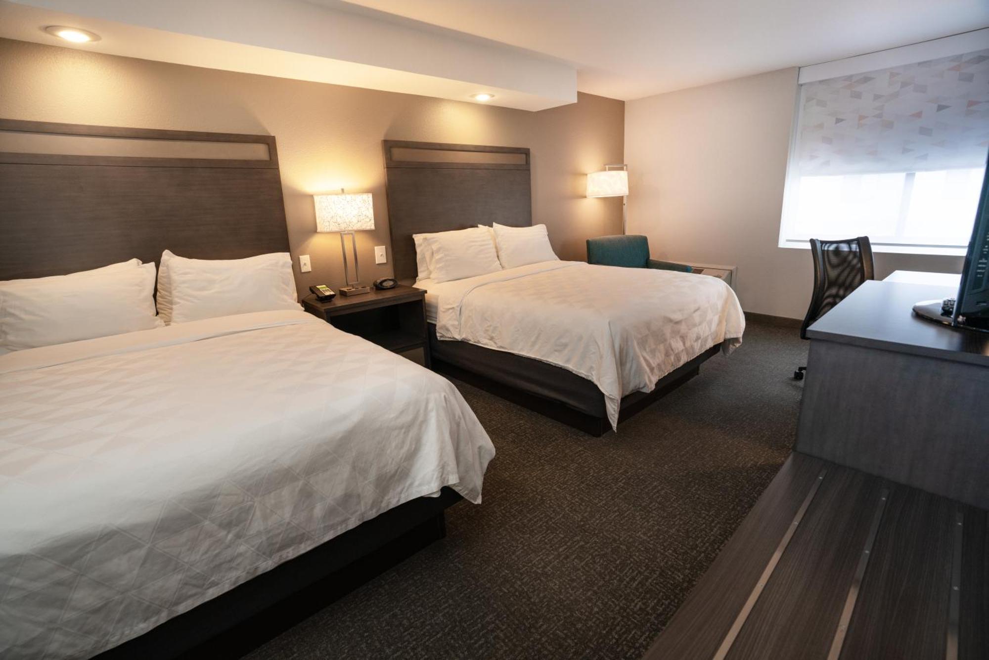 Standard Queen Room Two Queen Beds Pool Wing,1450769419:JPEG